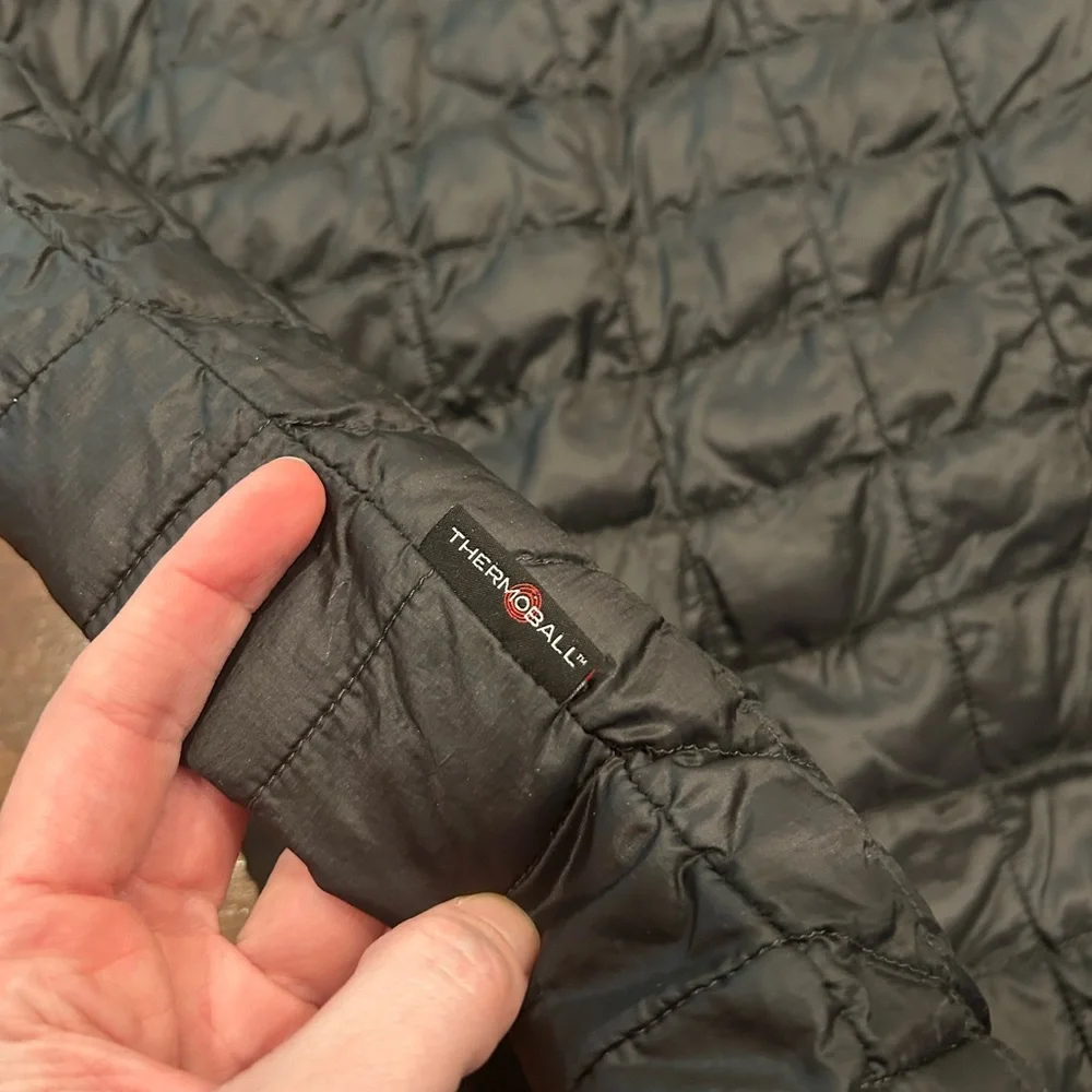 The North Face Thermoball Jacket Men’s M Black Quilted Puffer Jacket Full Zip